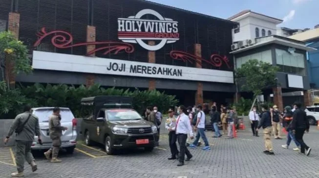 Gaji Karyawan Hollywings Group Semua Posisi Terbaru – Panduan Lengkap 2024 4 Holywings Jakarta Kena Tutup, Karyawan Tetap Dapat Gaji Bulanan Full