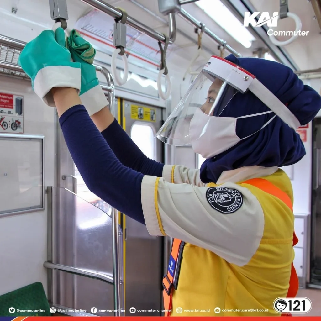 Pengalaman Bekerja sebagai On Trip Cleaning Kereta Api