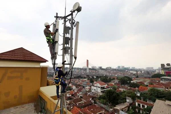 Profesi Pemanjat Tower Telkomsel: Tantangan dan Kesempatan